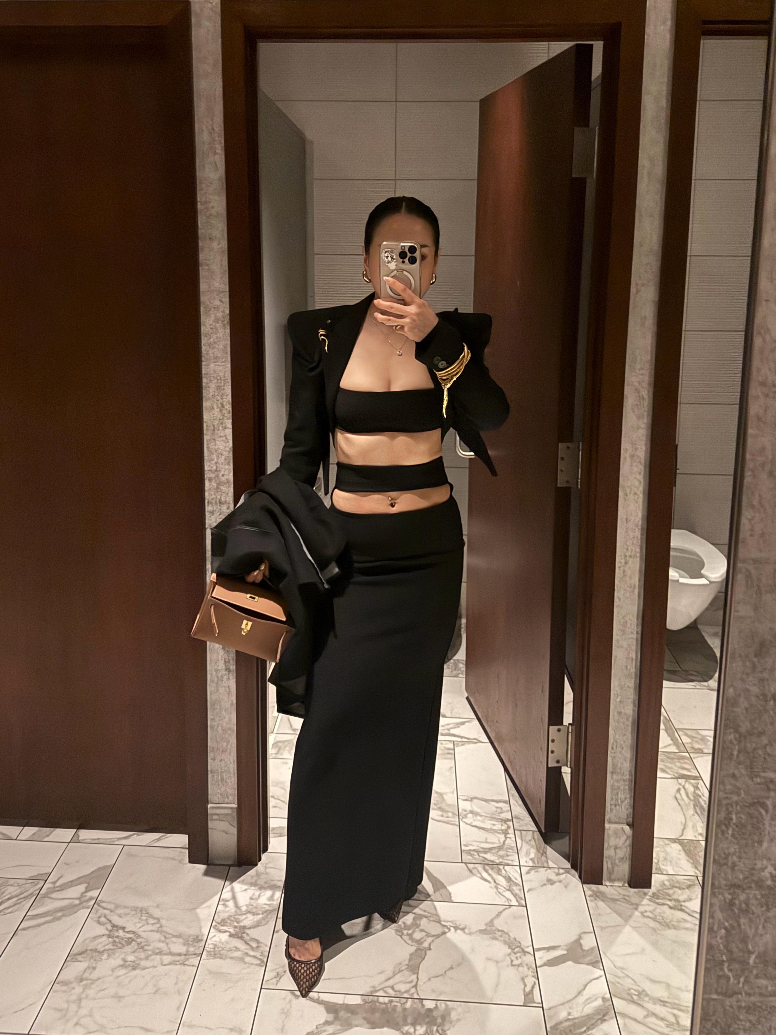 群凤乱舞的Glute Squad 圣诞🎄聚餐和臀王Bret相识的第七年，很有幸