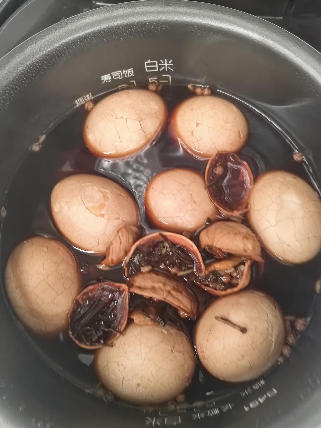 祖传的核桃壳茶叶蛋，这是迎接立夏少不了的仪式感
      昨晚挑了二十个大小差