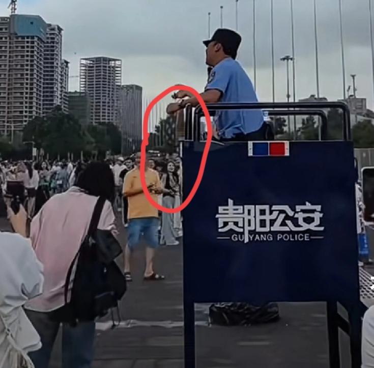 不能收、不能丢、不能离开！那句，“你快回来啊”！让咱们的帽子叔叔，喊出了最没骨气