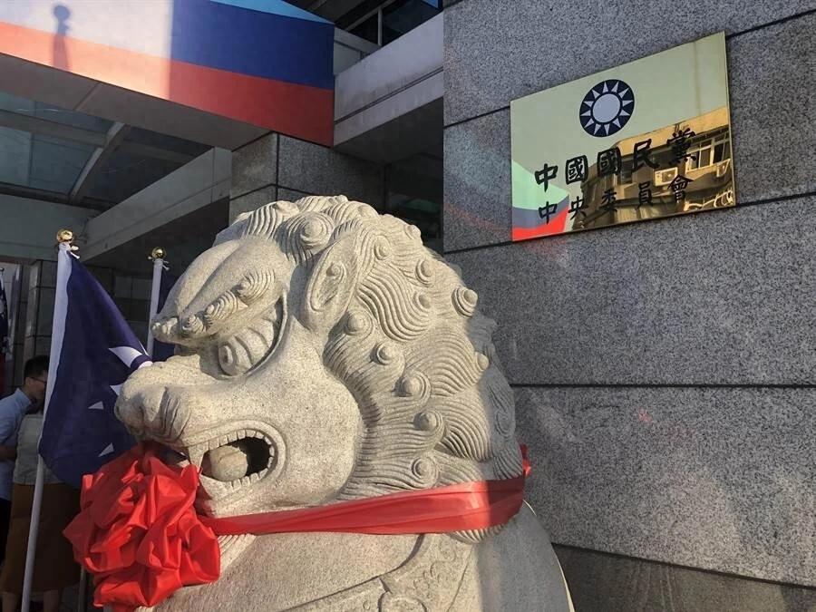 台湾民众疯狂游大陆，蓝营一些人却认为主张两岸合作交流没有票
民进党执政十年多来，
