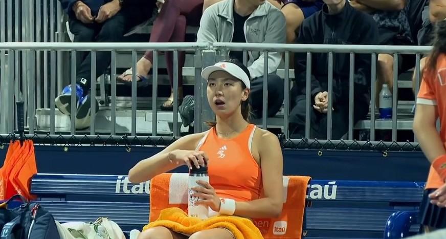 王右大美女一上来又犯了慢热的老毛病，但愿今天她能迅速找回状态，但愿今天不要像上次