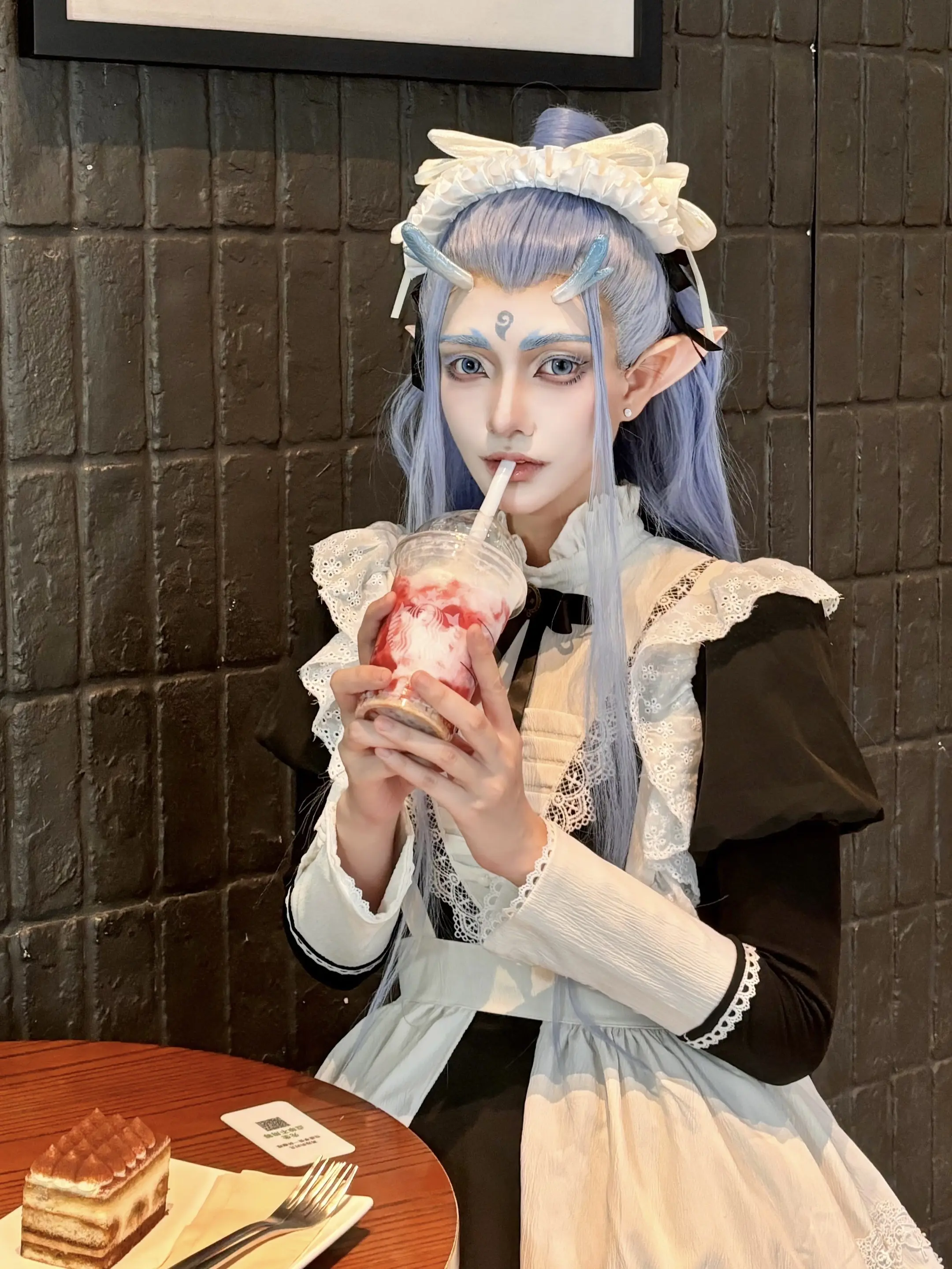 吃小蛋糕吗？蓝莓味的
