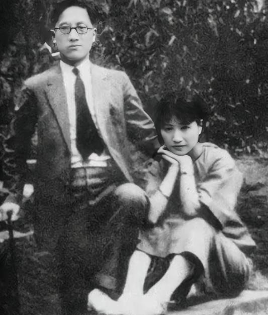 1931年，徐志摩深夜回到家，见陆小曼已经熟睡，便轻手轻脚上床歇息，可伸手一摸，