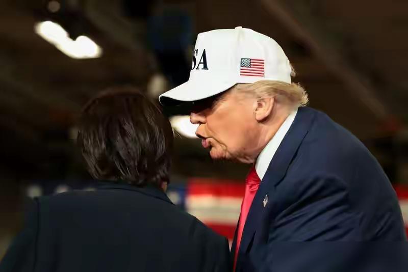 沮丧，日本得慢慢适应。

最近英媒曝了个消息，日本因为高市早苗之前乱讲台海的事，