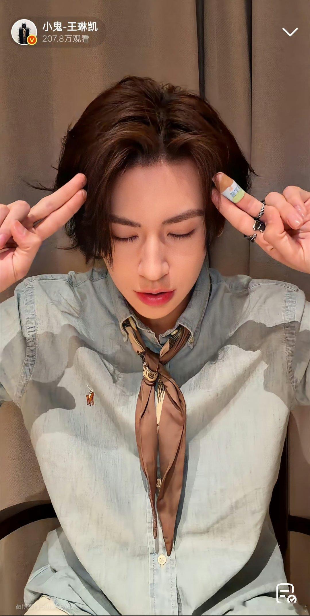 小鬼直播 “不再依赖哥哥算长大吗？——不算，算哥哥没用。”小鬼用最拽的语气说最暖