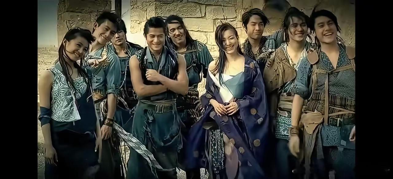 朱孝天当年咖位有这么大吗？直接站在最前面，杰伦都只能在后面，据说c位是郭富城，那