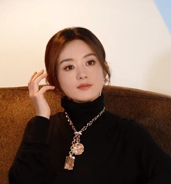 赵丽颖捡秋赵丽颖黑金look 赵丽颖黑金look有，是我们的丽颖捡秋啦，秋日渐冷