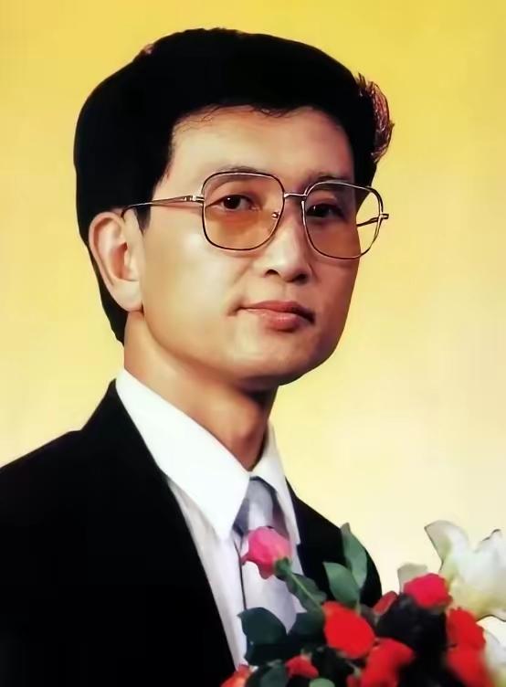 1987年“气功大师”严新声称，他用气功灭了大兴安岭的火灾，其声名瞬间如日中天。