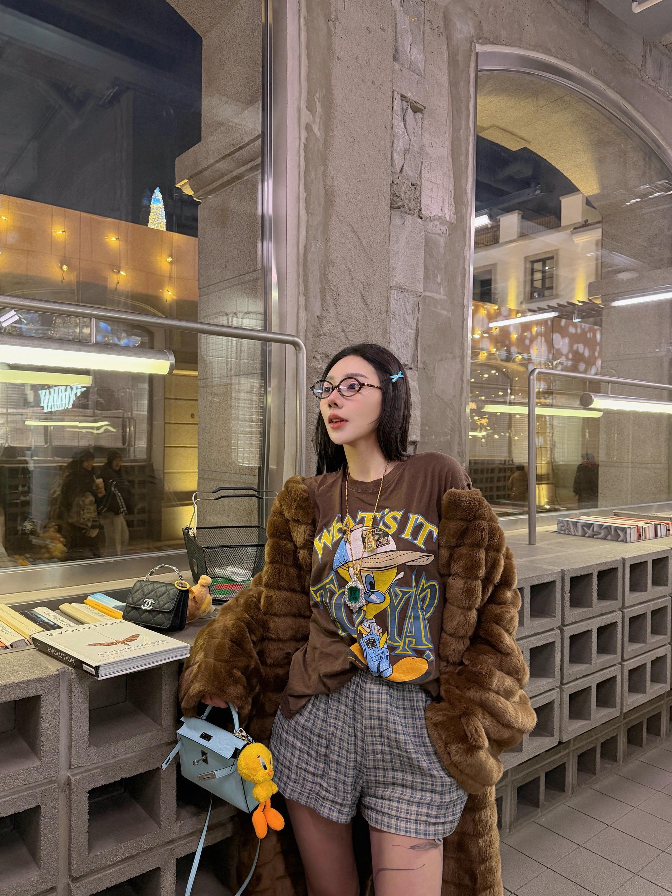 真心就像内裤 大家都穿在身上 谁也不知道对方有没有穿 但是我戴在头上 ...