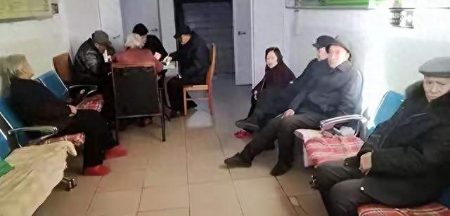 在养老院干了8年，我最怕那种“太懂事”的老人，