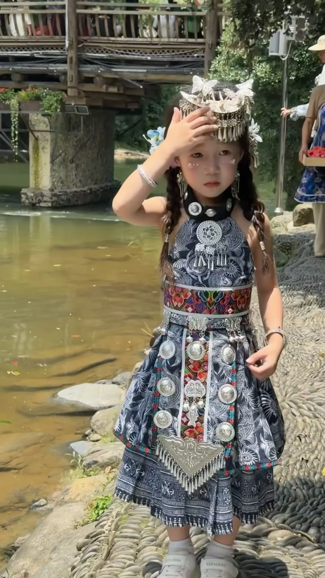 西江千户苗寨女儿的妆照有点好看