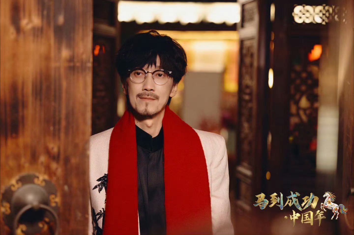 周传雄春晚候场秒变练歌房已经迫不及待坐等他在春晚舞台上的正式精彩开唱了～ 