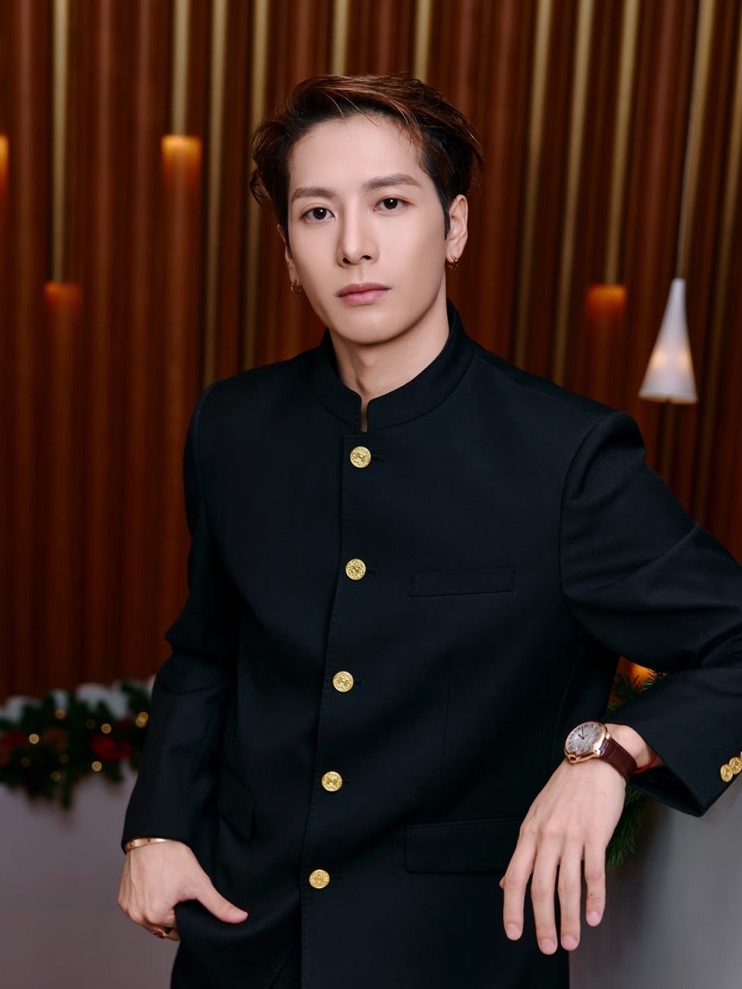 没想过王嘉尔和江湖也这么适配 王嘉尔 × 江湖 = 王炸。《天下过客》里那股子快