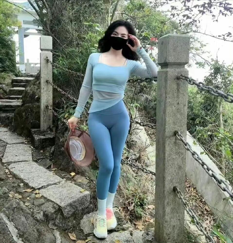 穿上这条瑜伽裤，你就是健身房最靓的崽✨弹 
Hey宝贝们~ 今天要给你们安利一