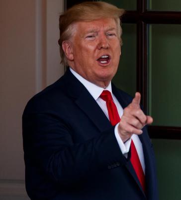 美国再次让世人看到美国的强大和为所欲为。当今世界，没有美国不敢惹的国家。中国要想