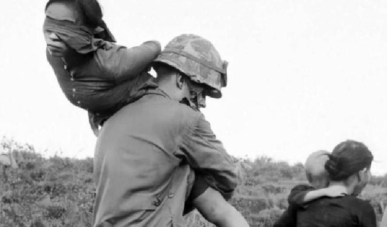 快讯！快讯！
 
美军顾问团突然宣布了，押解与搜身规程在当年被全面收紧。
 
1