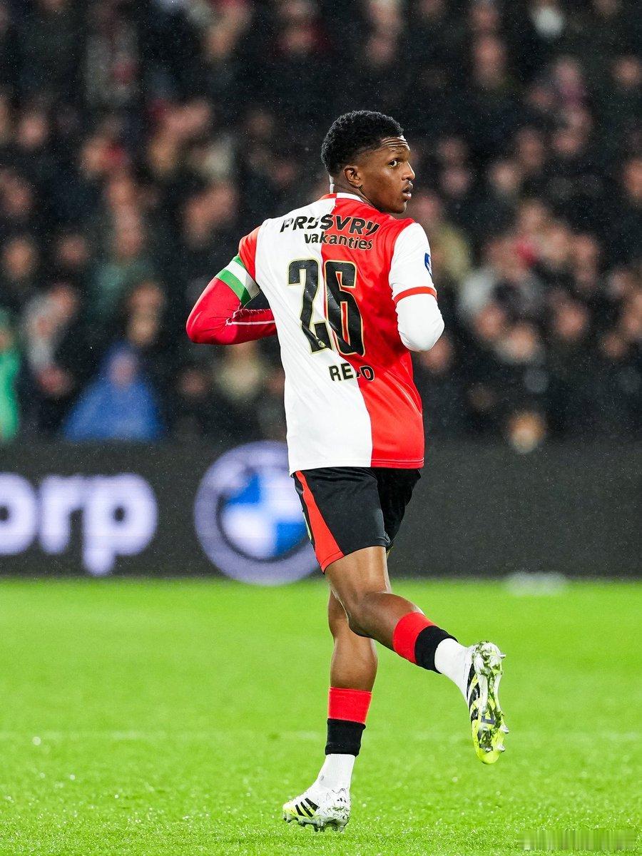 🚨拜仁慕尼黑仍然自信地認為自己在吉瓦伊羅·里德的爭奪戰中處於領先地位。他們對這