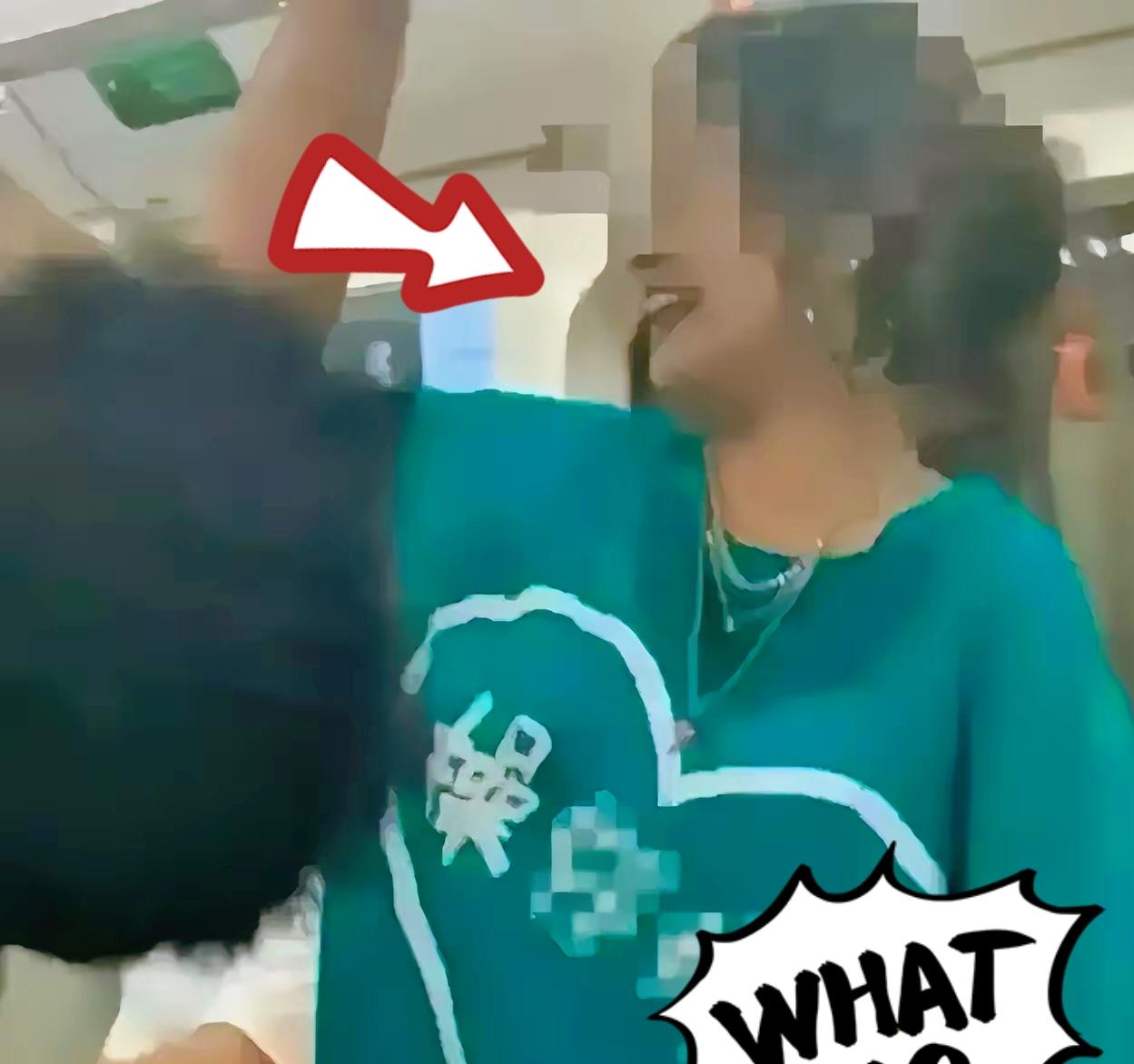 2023年，上海地铁出现了惊人的一幕，一个女孩身着绿色T恤，上面印有令人难以置信