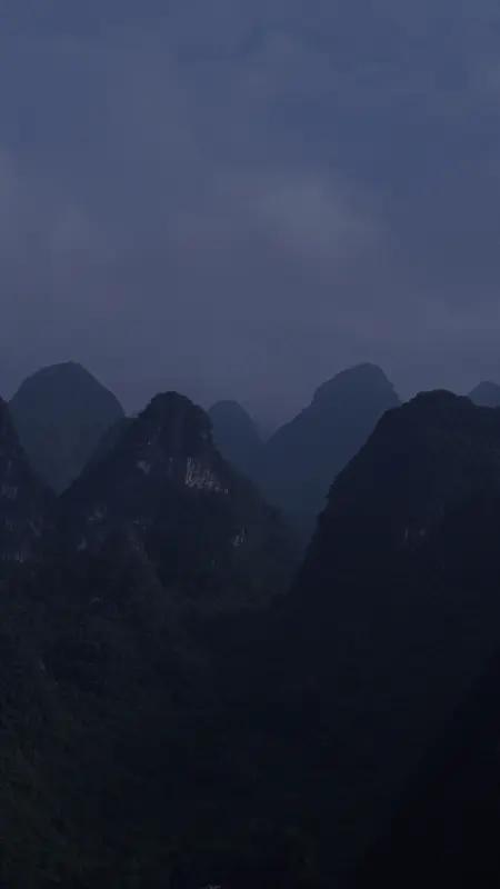 一个人最大的靠山,是什么? 一个人最大的靠山，就是自己。在这变化无常的世界，依赖