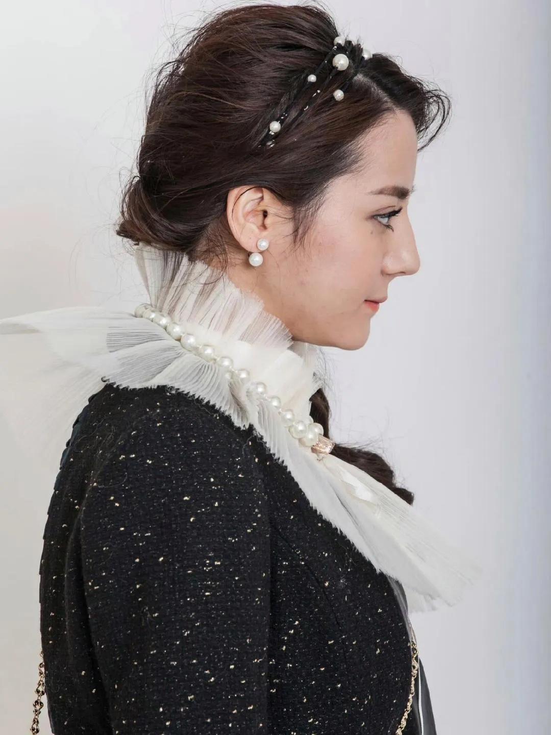 我就问你，你觉得迪丽热巴 素颜能不能打？[抠鼻]