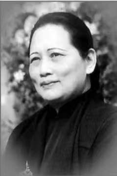 1949年开国大典前夕，中央十分希望宋庆龄到场。她的身份特殊，缺少她，对内对外都