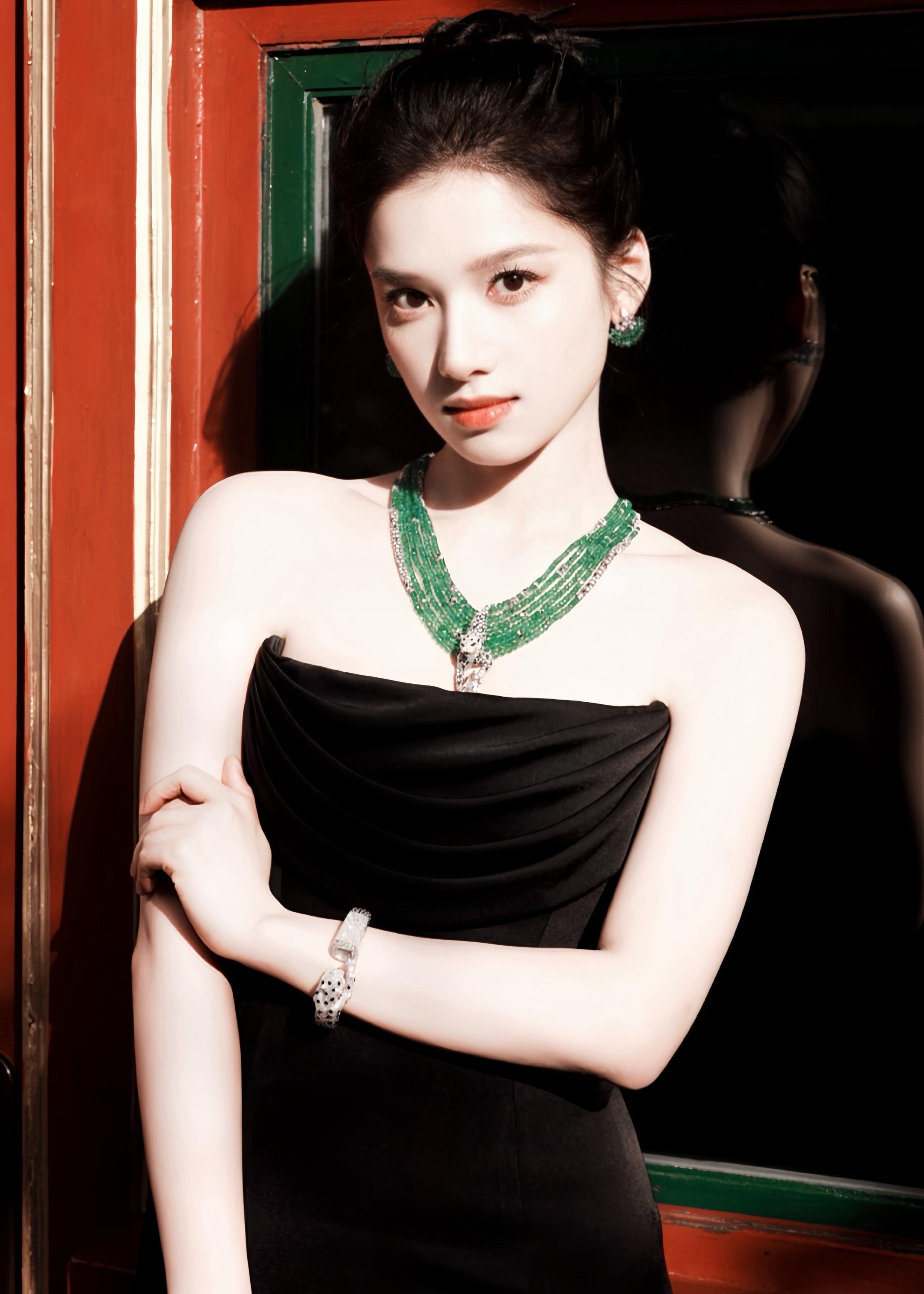 年纪不大气场不小。