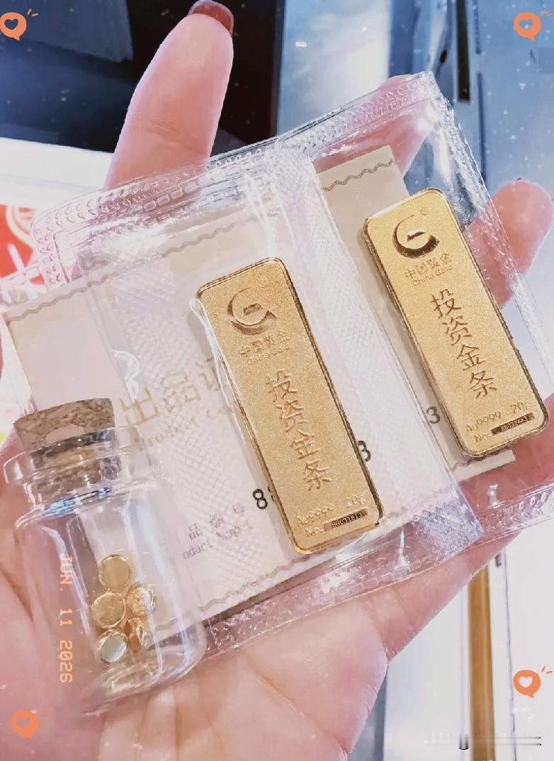 持有大量黄金的人，
今晚准备好吃双倍褪黑素吧，
6月11日大盘金价从901跌
到