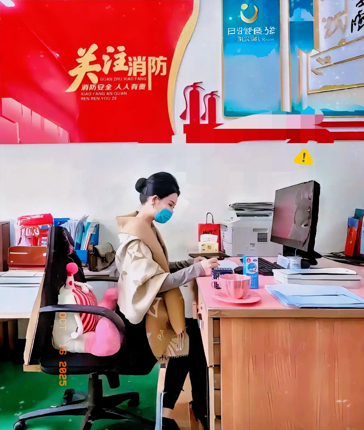 大家发现了没，但凡是坐在政府部门办公室里的女生，不管她是哪个级别的，不管是省级还