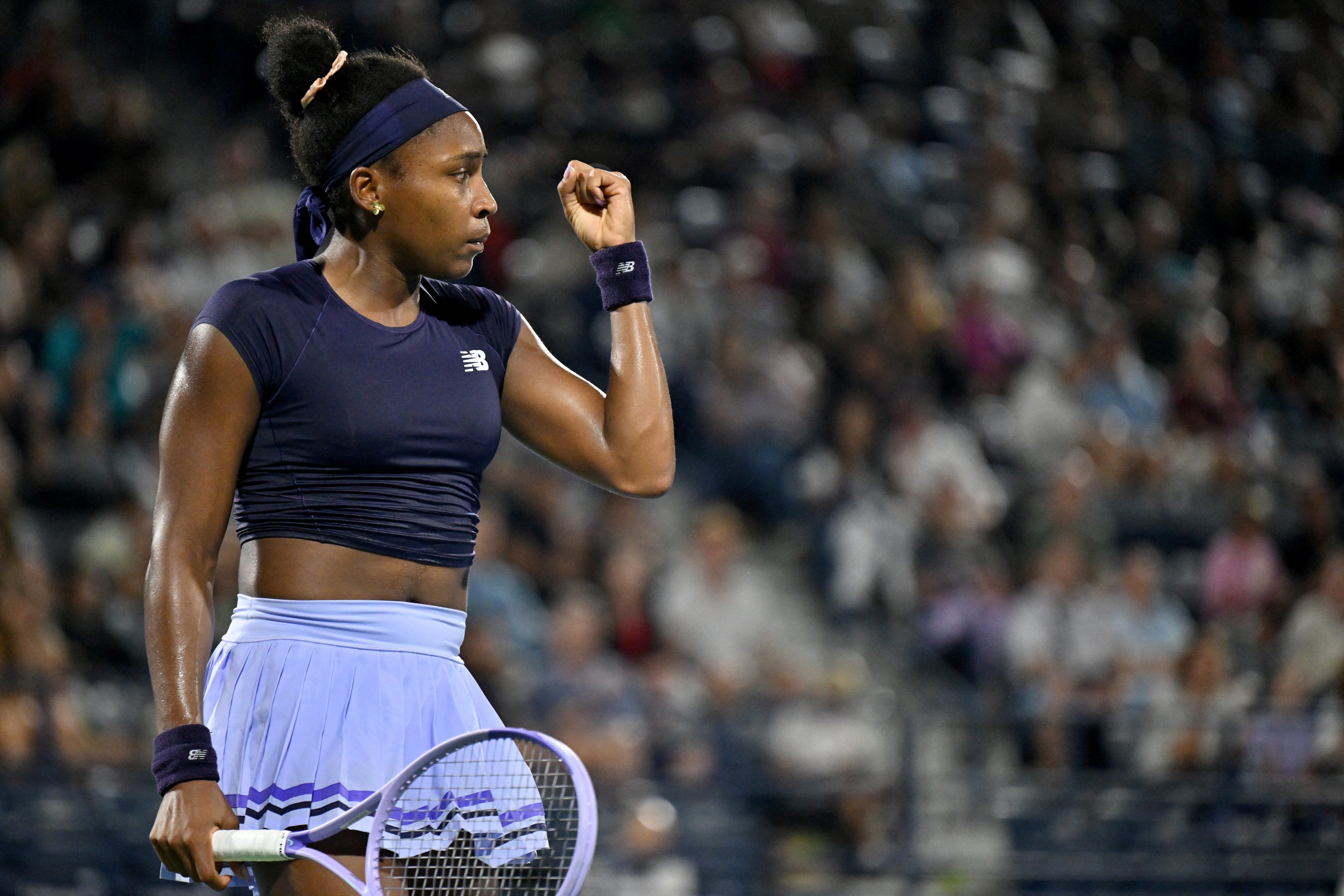 又一场三盘大战👀即时战况：高芙在第二盘抢七挽救四个赛点，最终把握住第七个盘点以