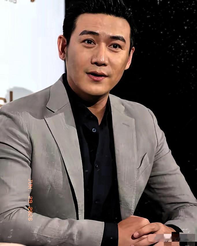 陆毅已经很难再拼事业了！
原因太简单，不是因为他没演技，
也不是没资源，而是他的