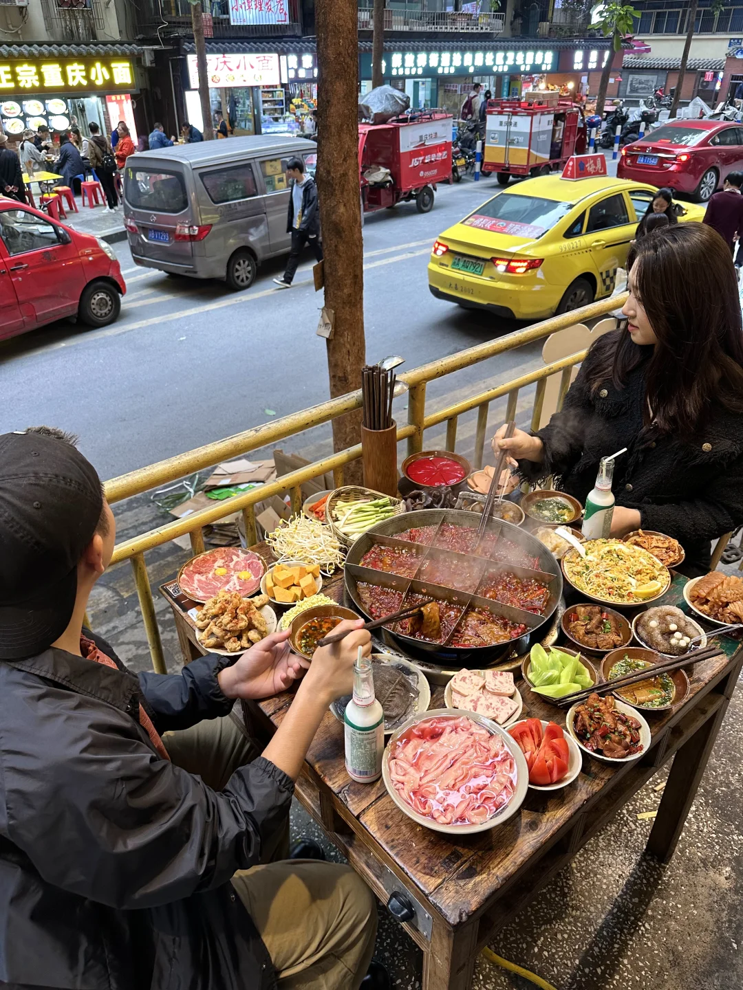 解放碑附近。。。（不起眼）但真的好吃死了！！！