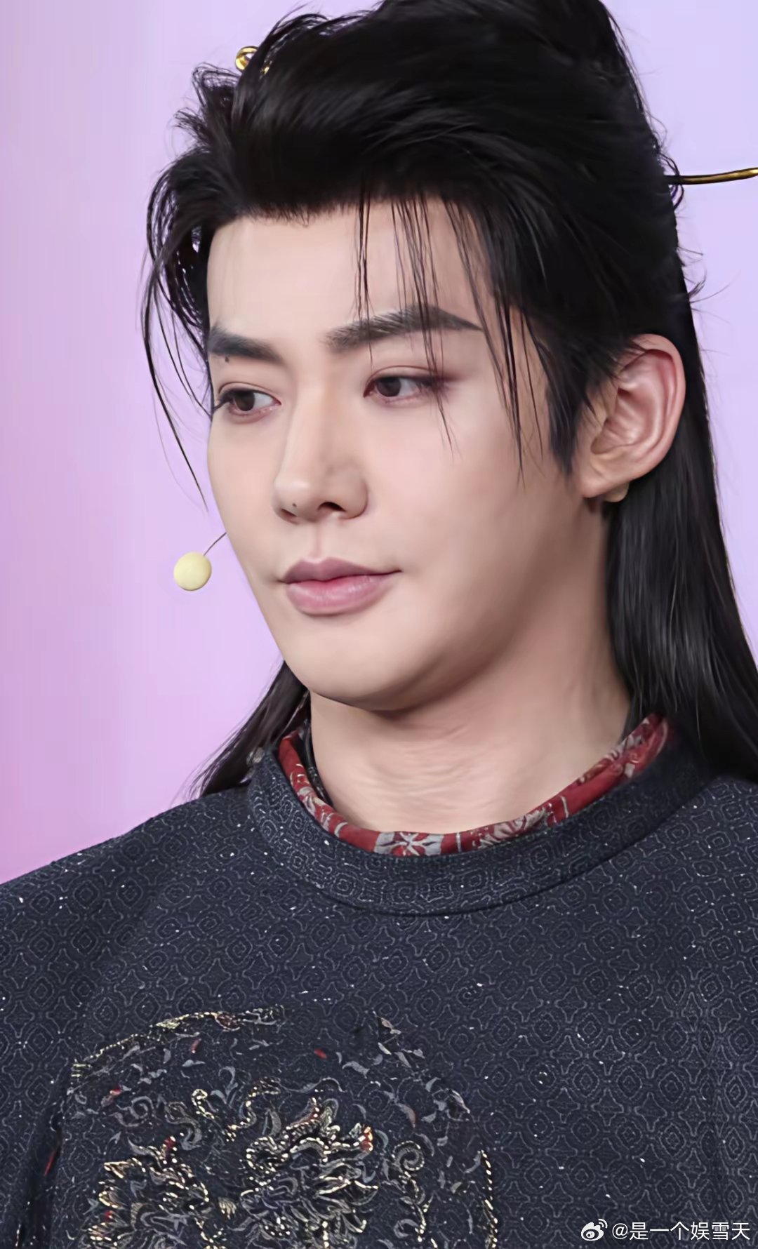 邓为的脸引争议，他在新剧里的脸，看着不太自然，被观众说整容痕迹太明显，做表情的时