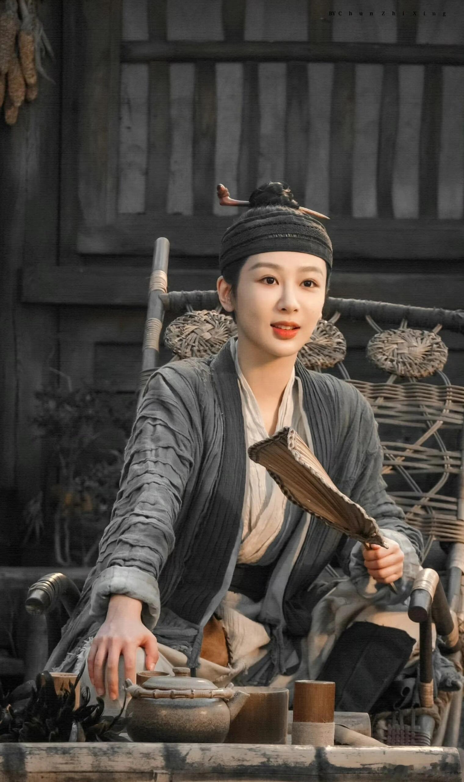 梦回玟小六李祯女扮男装梦回玟小六 杨紫家业里女扮男装去各大墨坊学墨，没想梦回清水