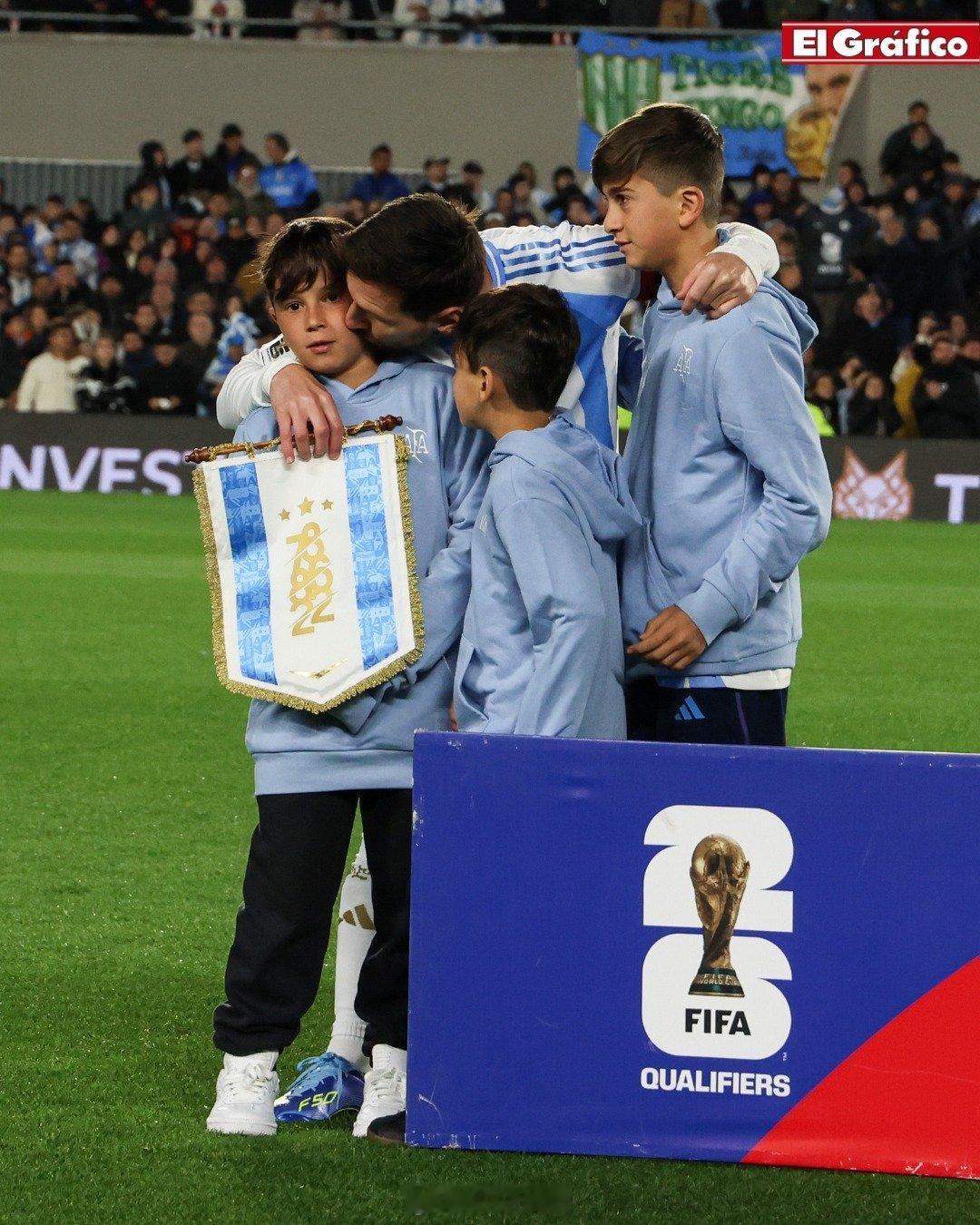 马特奥梅西[超话] 亲亲球童袋 ​​​