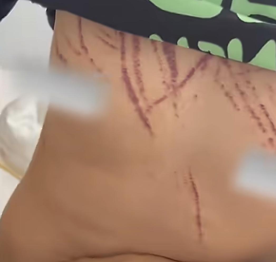 妻子和朋友出去玩喝多了
男子担心喝多的妻子
出差完连夜赶回家，结果被妻子误以为小