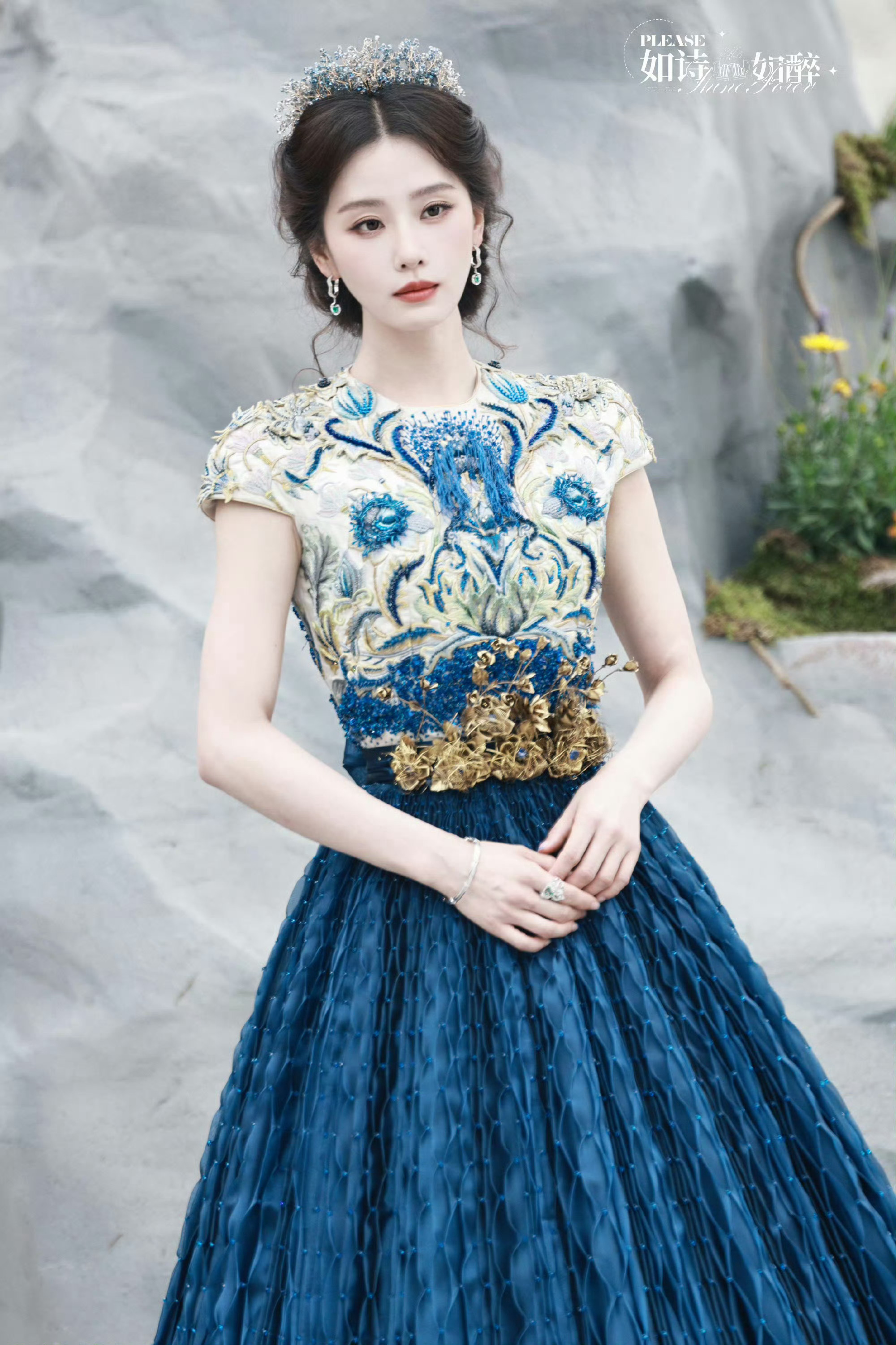 刘诗诗复刻仙剑龙葵梦回仙剑，一眼千年。刘诗诗再扮龙葵，红衣依旧惊艳，蓝衫温柔如初