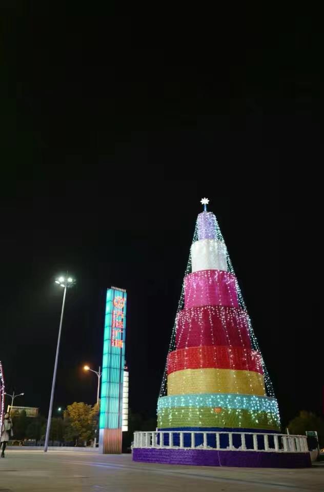 那个时候，大家还都是专心逛街，没有埋头玩手机（点点关注不迷路，老照片持续发布中）