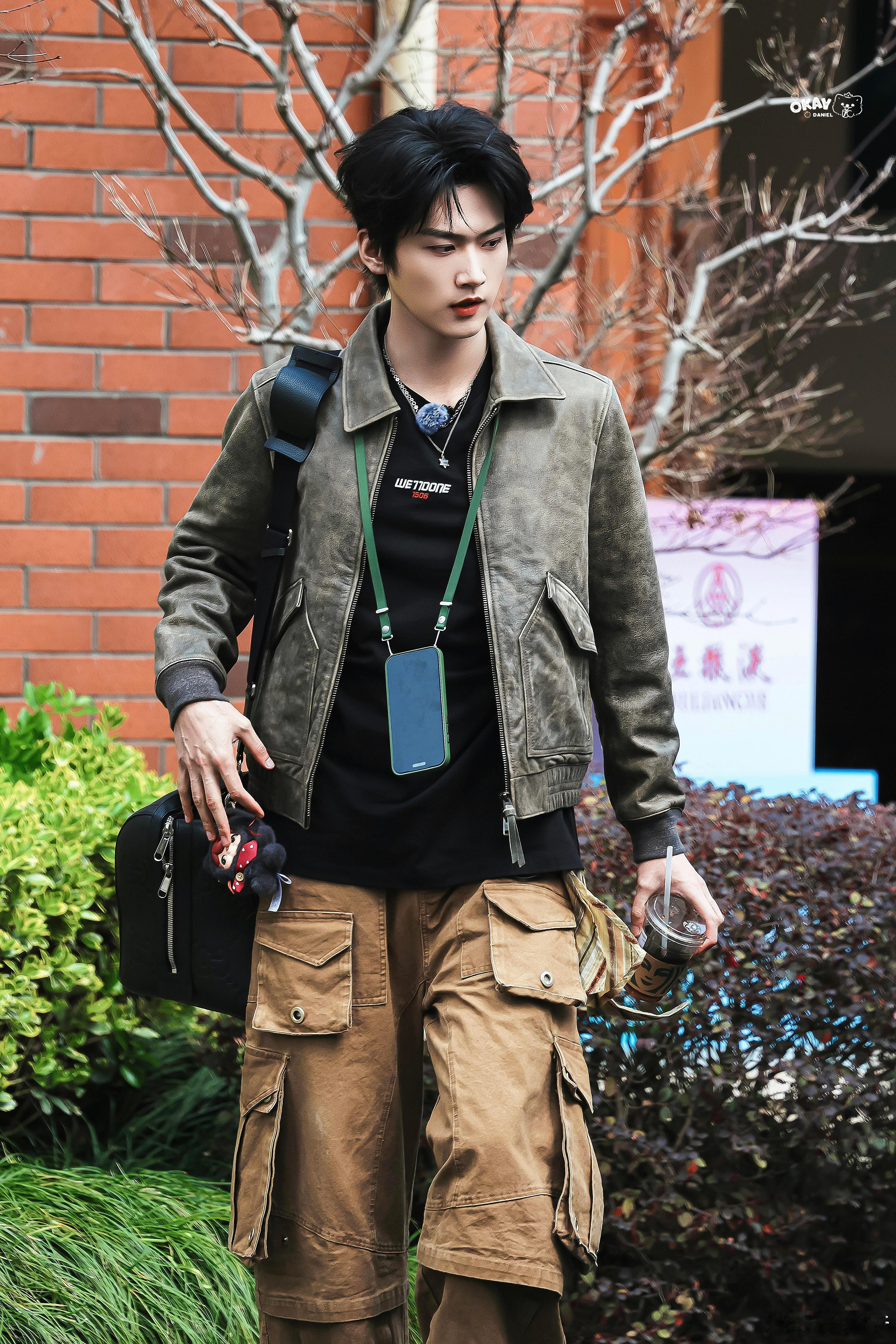 周柯宇分享初次认识井胧的场景风华合伙人周柯宇在节目里聊起和井胧的相识也太有缘分了