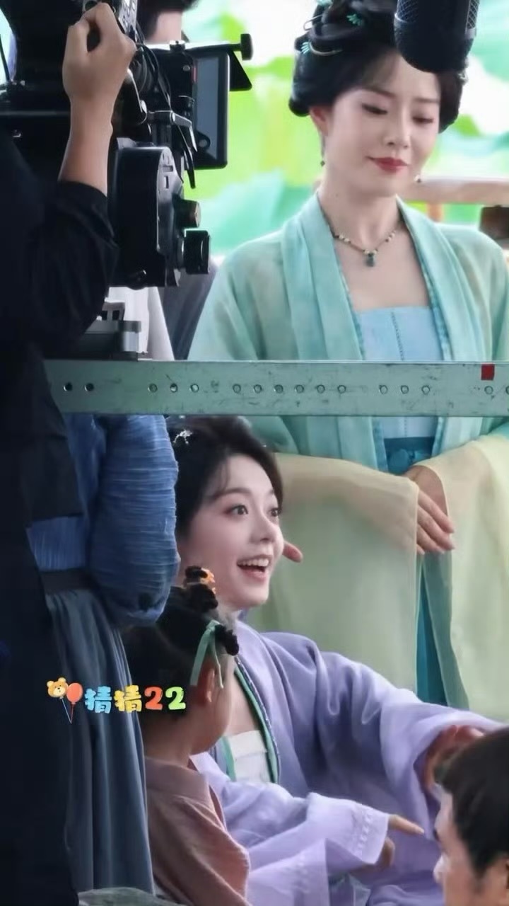 王菊演一念江南了，她古装造型还蛮好看的 