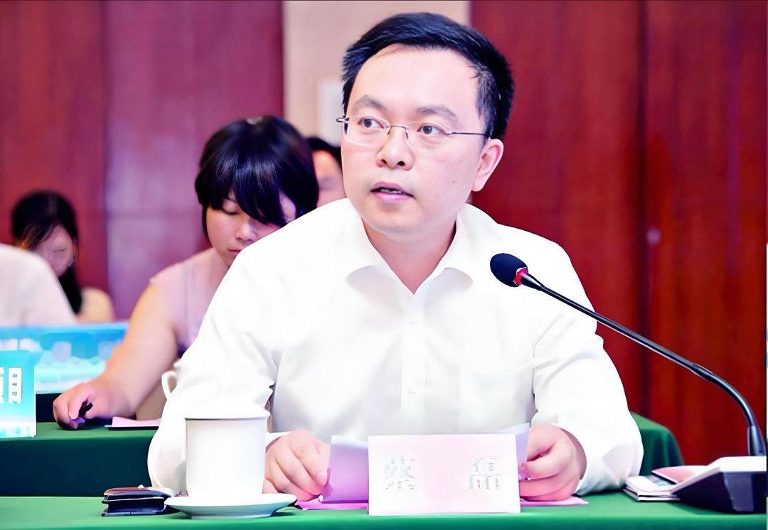 鲁豫说可以让梁朝伟来演蔡磊 蔡磊直面渐冻症却从未停下脚步，一边对抗病痛一边深耕科