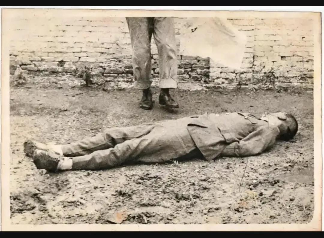 1947年，上海提篮桥监狱，日本战犯大场金次，被执行枪决后，留下的一张老照片，镜