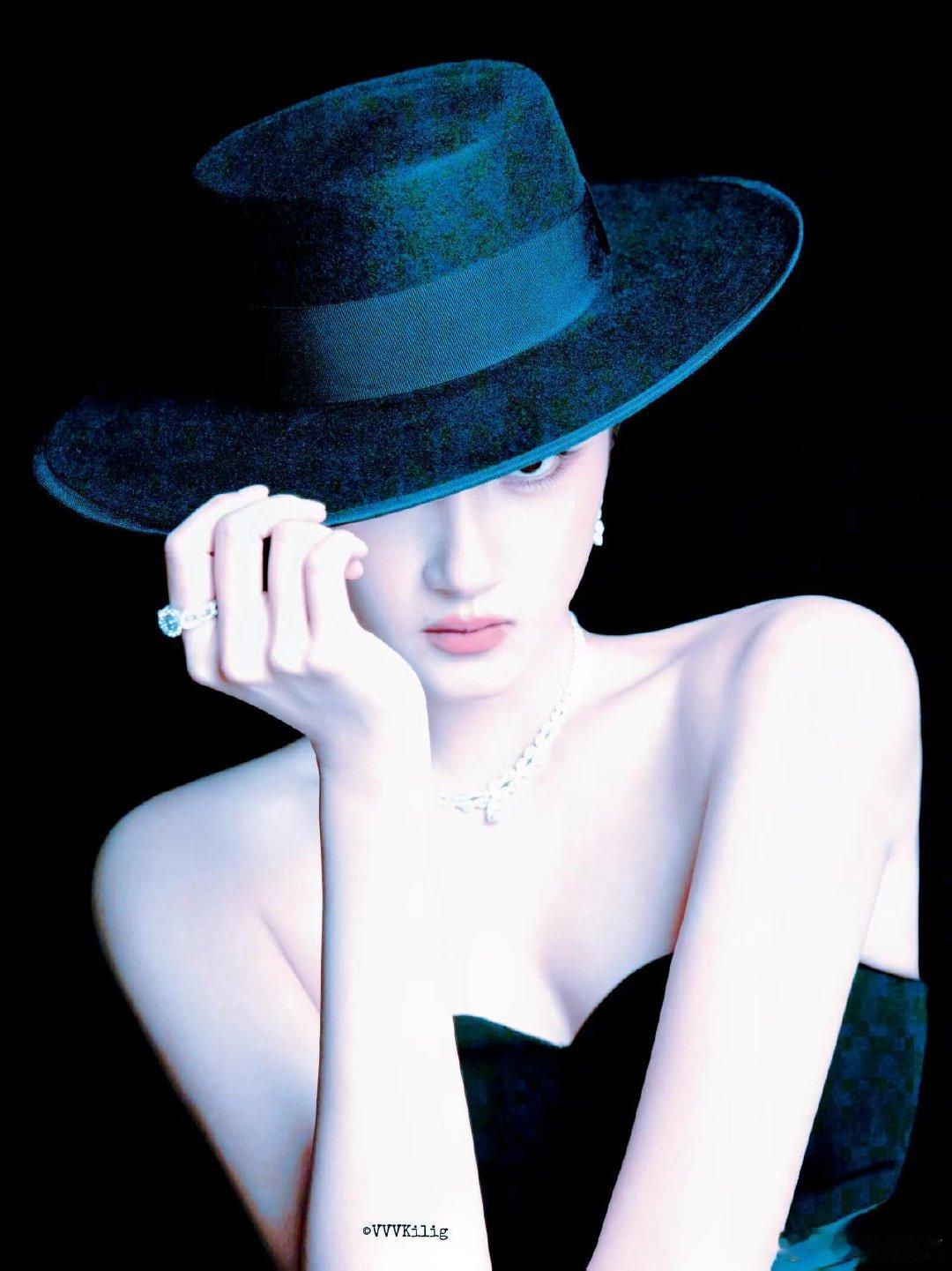 关晓彤工作室用新造型当头像了网友给关晓彤p的照片 看来关晓彤工作室很满意这次的造