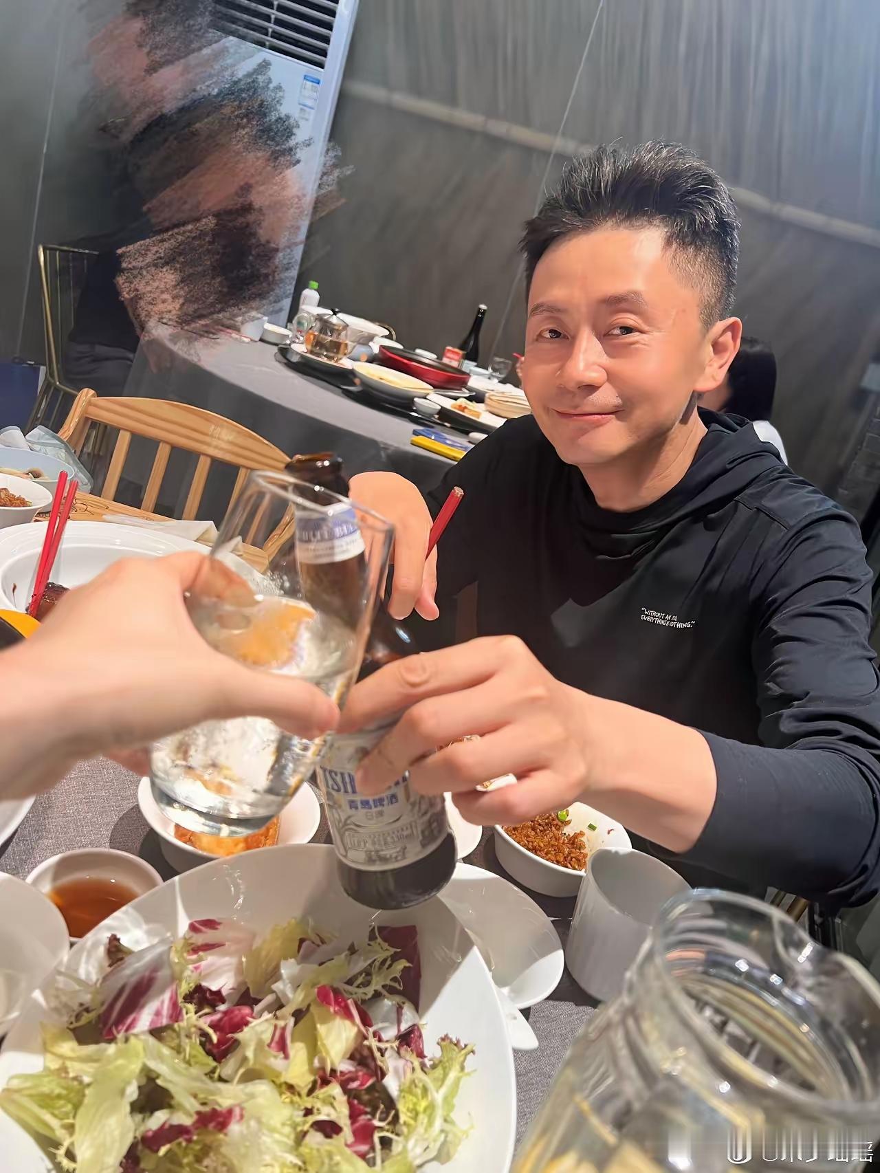 《生命树》导演李雪的老婆居然和杨紫是同寝室的闺蜜
李雪晒出一家恩爱照片，没想到李