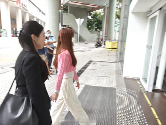 香港执法香港刑法  「九龍明愛KOL女實習醫生獲保釋　周六下午離開警署..」九龍