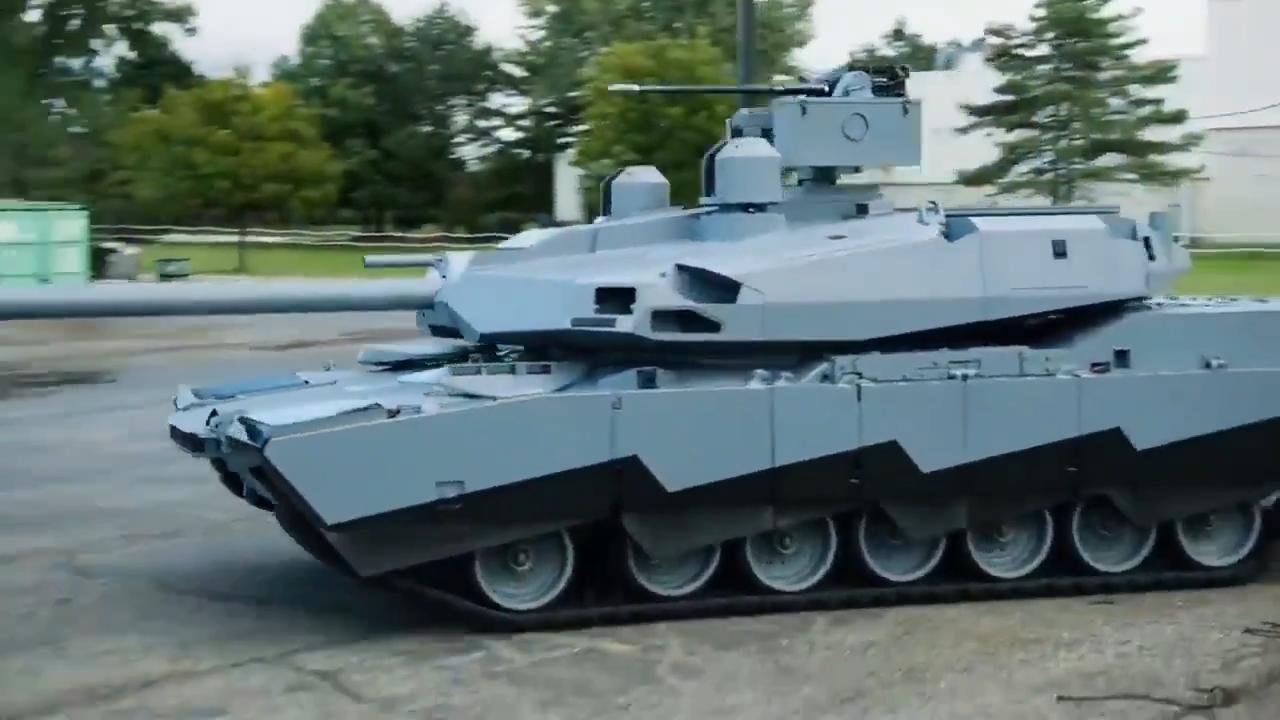 美国陆军首辆M1E3艾布拉姆斯原型车具有以下特点：重量减轻：约60吨，机动性更佳