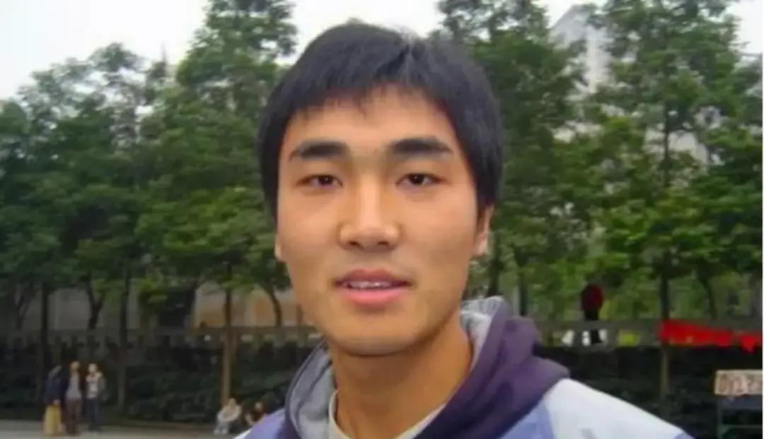 孙俪当年刚红就掏500块月月光地供向海清读书，结果那孩子转头买手机、下馆子、游，