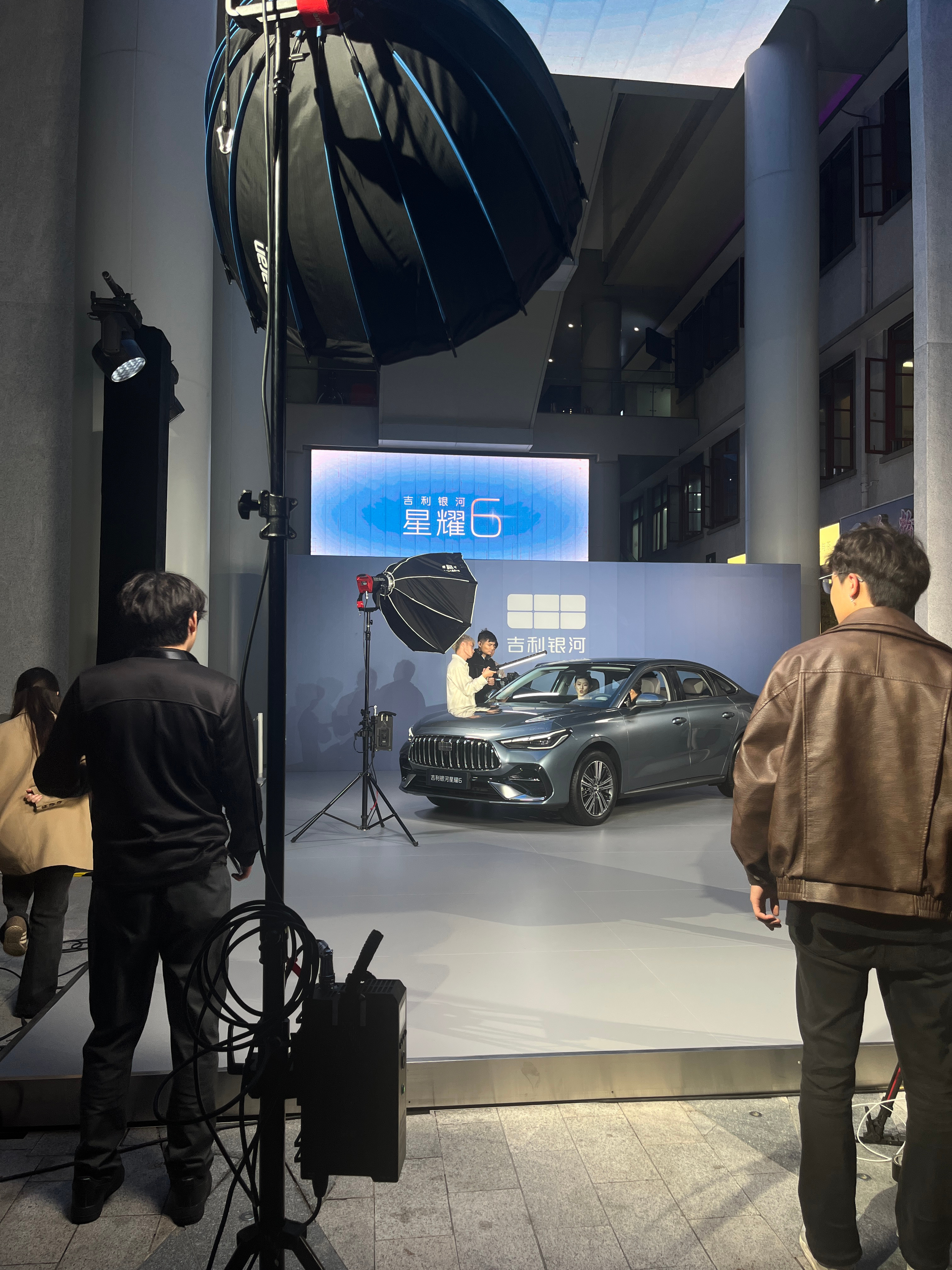 下雨天看车更带劲了吉利银河星耀6 [doge] ​​​