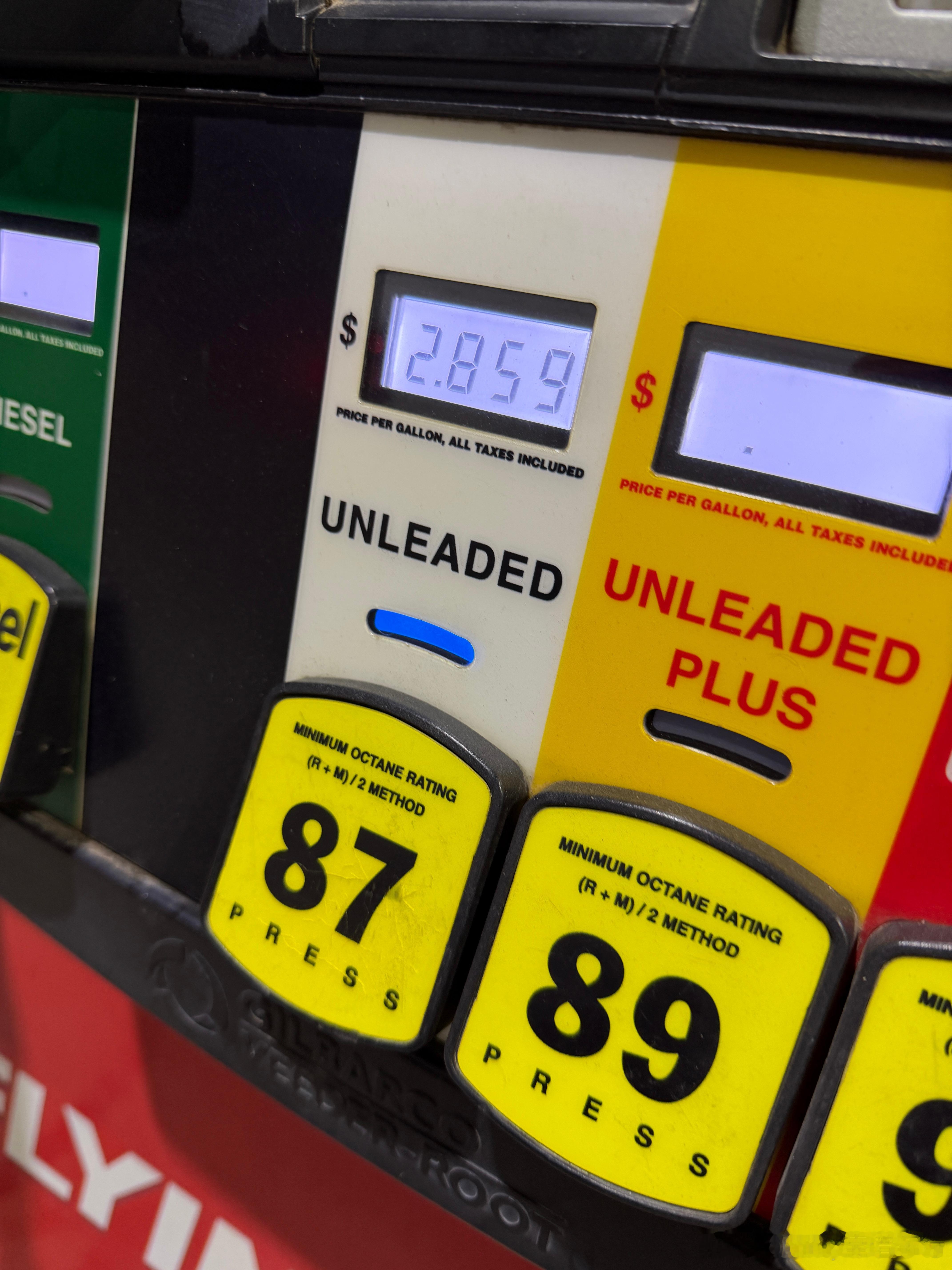 加州开几个小时到了隔壁州人民币不到五块钱一升汽油非常羡慕 