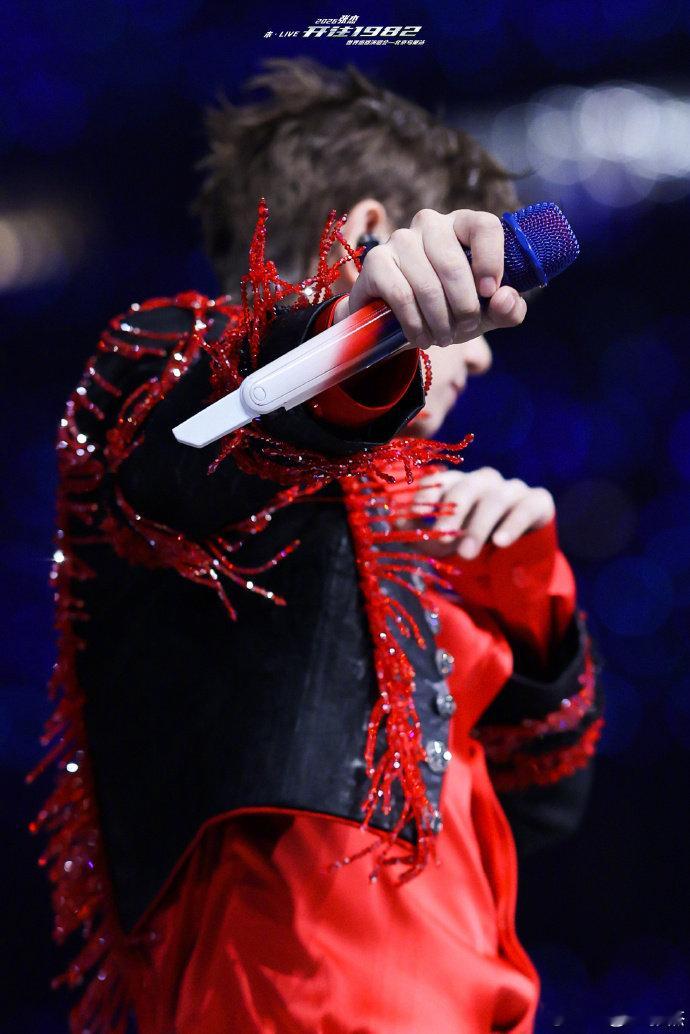 张杰鸟巢演唱会还有高空席位本来还在羡慕现场观众，现在连高空视角都这么震撼，真的越