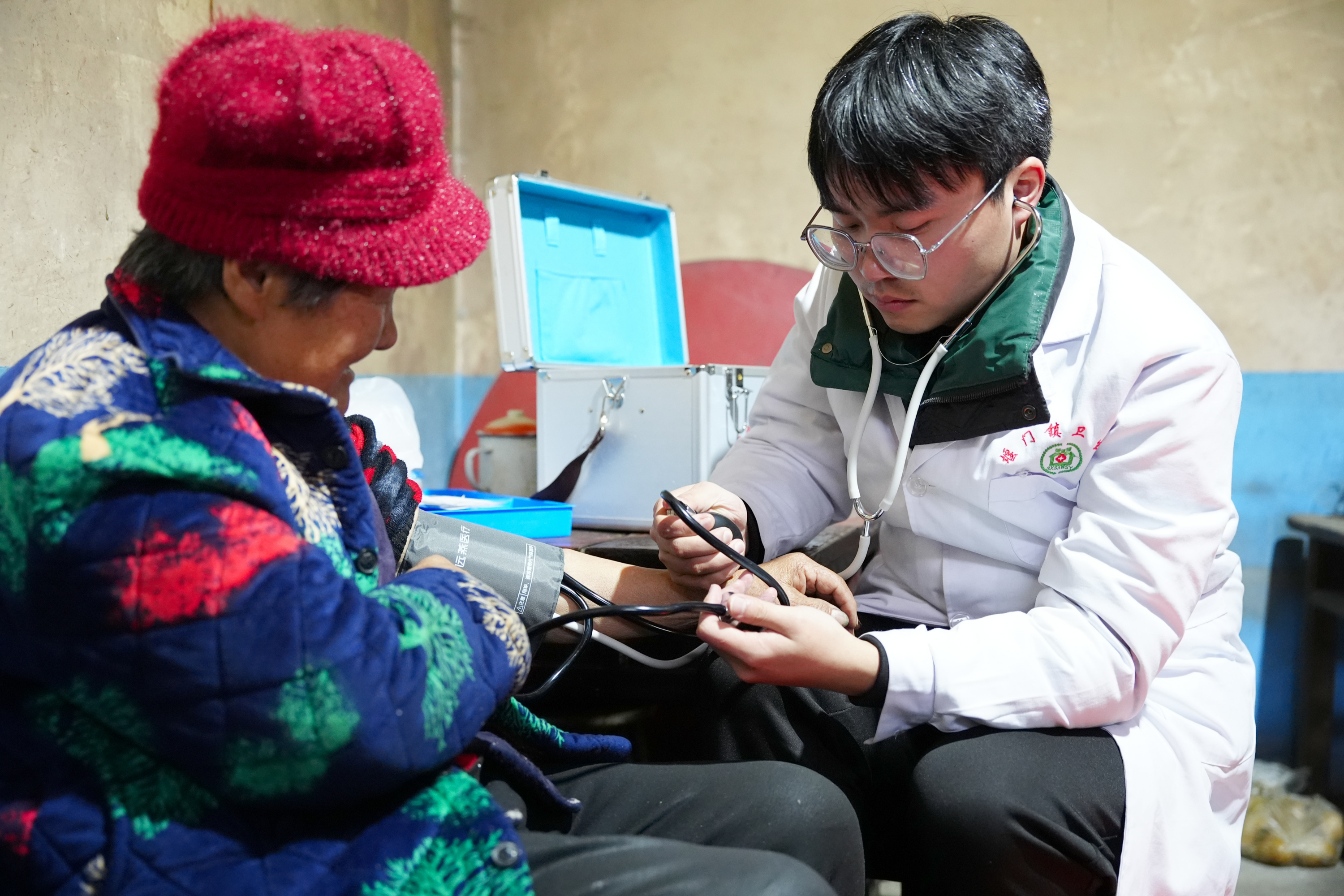 【美媒：#美掩盖中国减贫成果将付出代价#】美国希尔邮报网站2月1日发表文章《忽略